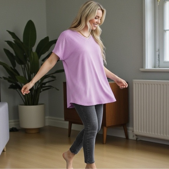 ANDREE By Unit Lavender Ribbed V-Neck Top – Soft Stretchy Casual Tee Size 1X - Picture 1 of 6